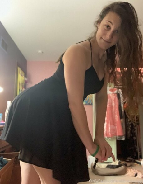 pas de culotte onlyfans assez nue photo