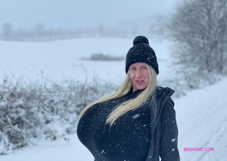 beshinedotcom star pornographique img