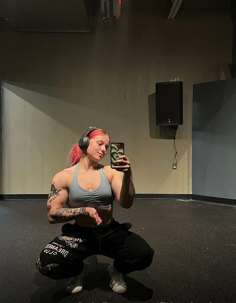 fitbycharlotte modèle érotique collection