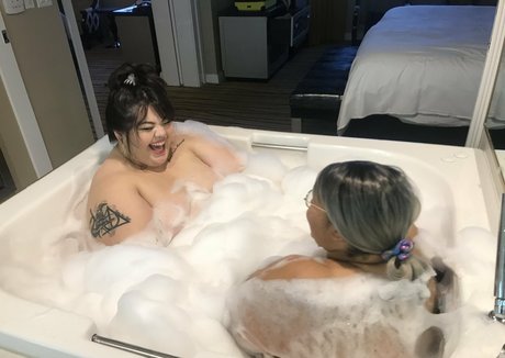 milf blonde aux courbes onlyfans jolie adulte galerie