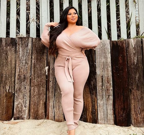 Mizuki Brown modèle adulte archive