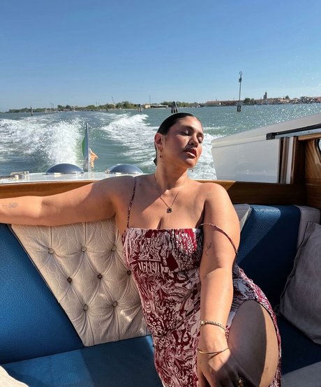 La Tecia Thomas mannequin images