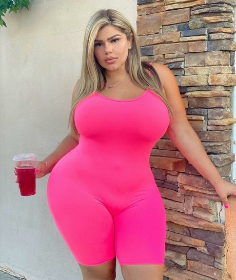 Michelle Mendez star exclusive galerie