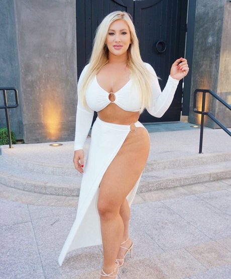 Taya Christian star du porno en haute qualité image