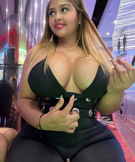 Greicy Mariana modèle magnifique des photos