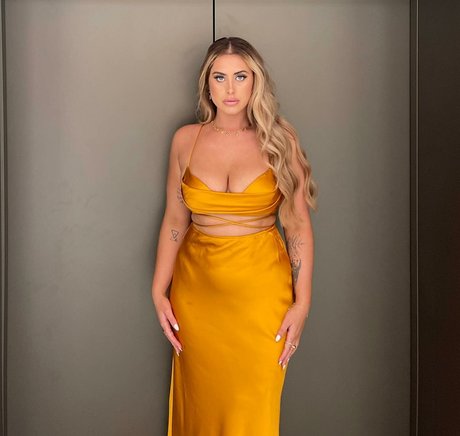 Ariella Nyssa modèle adulte collection