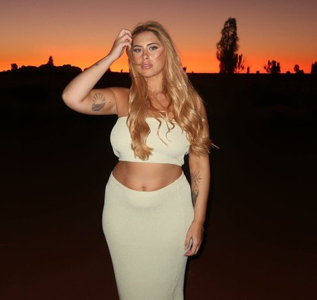 Ariella Nyssa modèle pornographique img