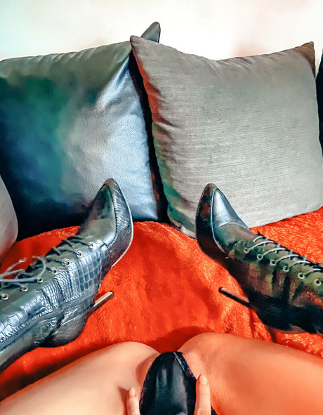 thenakedbiker actrice porno photos