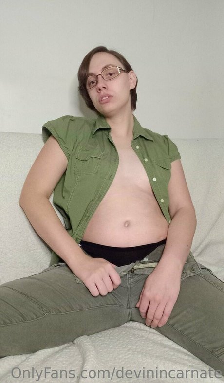 devinincarnate actrice adulte photos