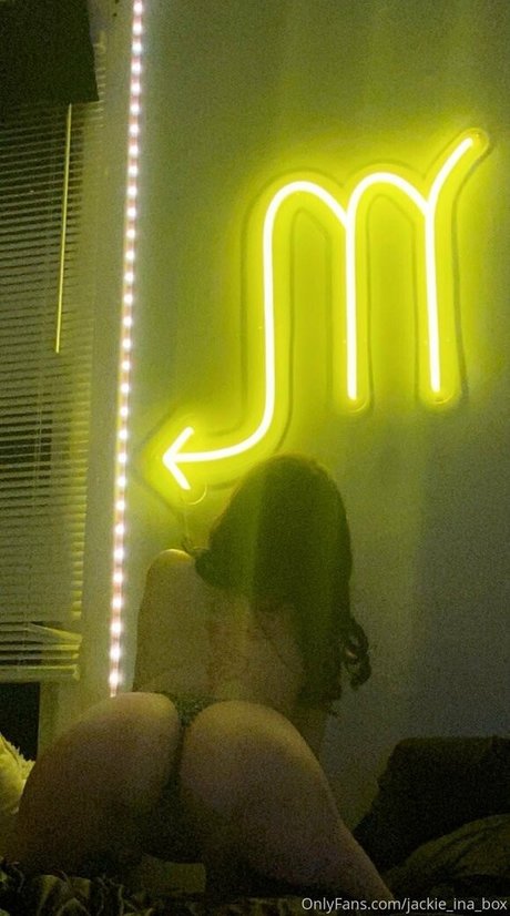 jackie ina box actrice sexy img