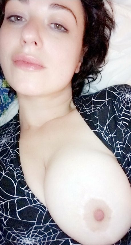 missmelonee modèle sympa galerie