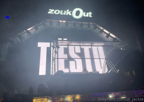 qt jackie actrice de grande qualité image