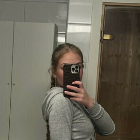 Dicte Degn haut modèle image