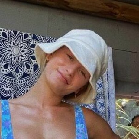 Morgan Moroney modèle gratuit archive