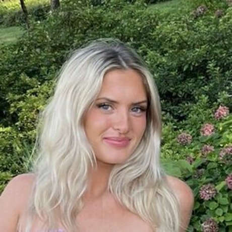 Mackinzee Hill star du porno nue img