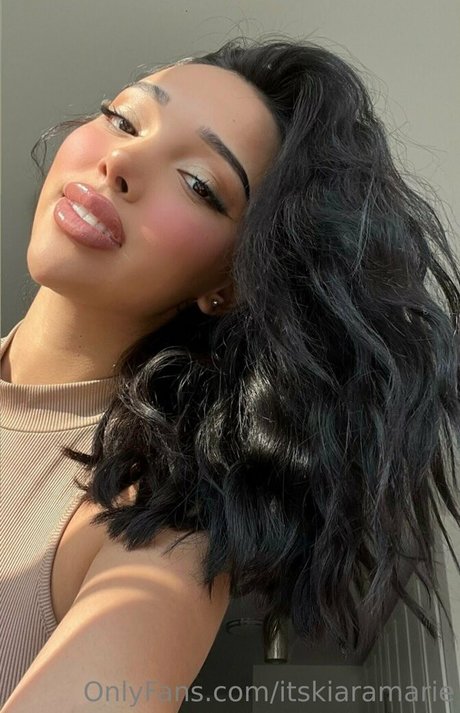 Kiara Marie star du porno hd photo