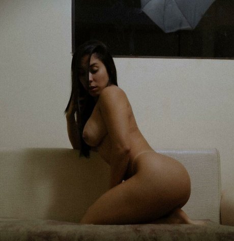 Rosy Alderete modèle magnifique image