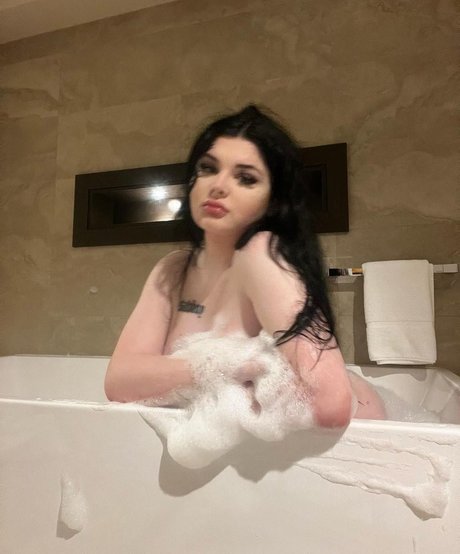 BabyMaddyXo modèle chaud photos