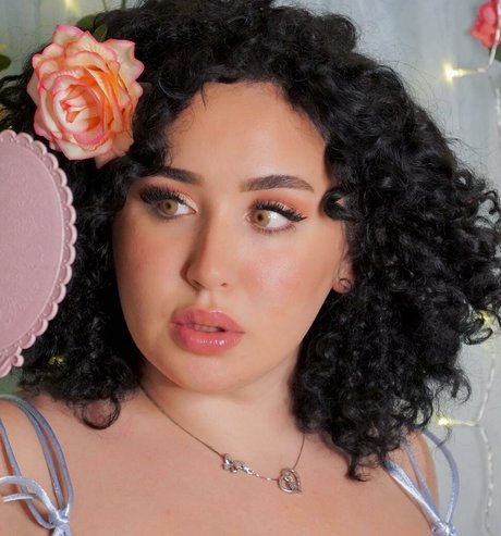 Tana Habibi art star du porno galerie