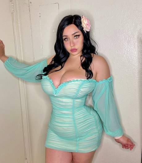 Tana Habibi jolie étoile des photos