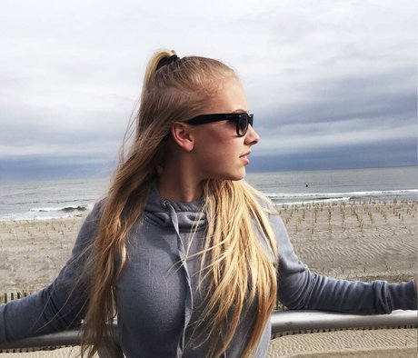 Rhiannon C modèles nus archive