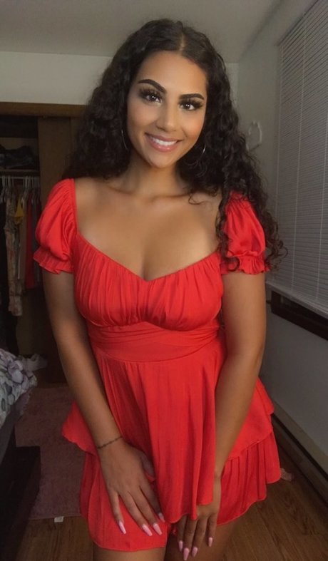 Priya Singh top star image