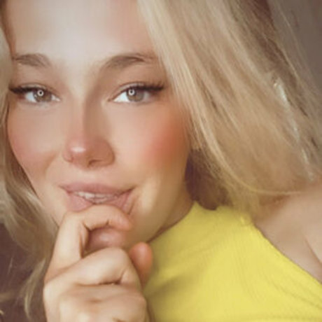 Nouschka modèle des photos