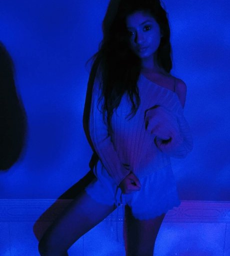 Alina M actrice nue archive