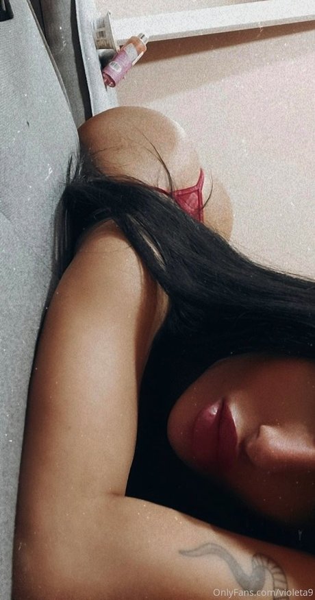 Violeta Cvetanova nus étoiles archive