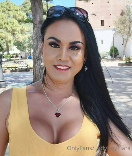 ladyboytiara modèle sexy des photos