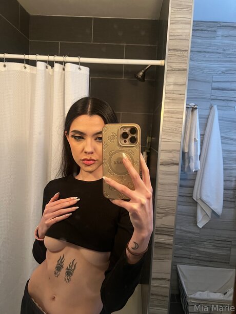 miaxomarie modèle pornographique archive