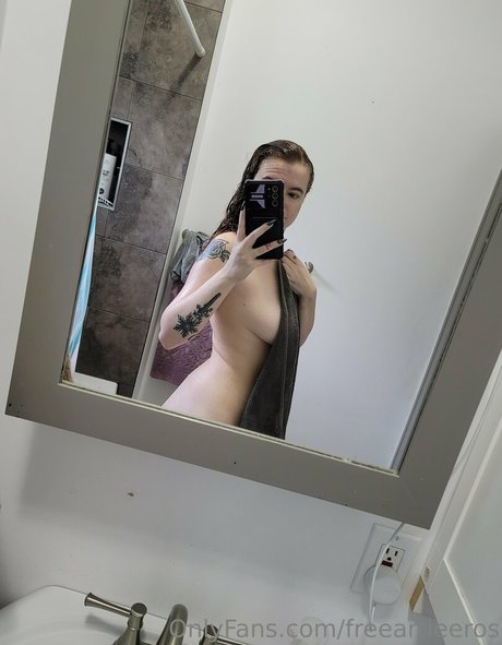 adolescente blonde onlyfans belle définition image