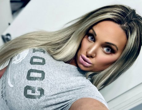 creampie transexuelle uniquementfans belle haute qualité photos