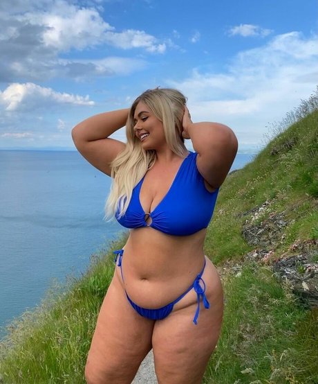 Izzy Nicholls étoile sexy img