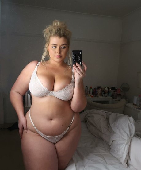 Izzy Nicholls star du porno gratuite photos