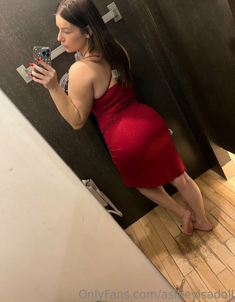 ashleyisadoll star du porno exclusive photos