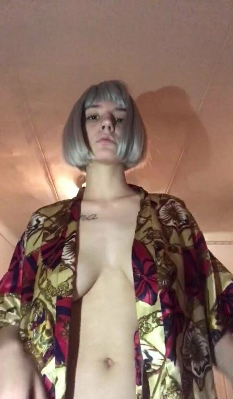 yanaperfect modèle pornographique photo