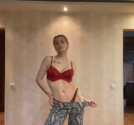 yanaperfect modèle pornographique galeries