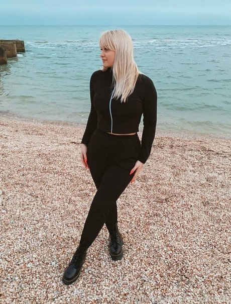 mari lovee free modèle nu des photos