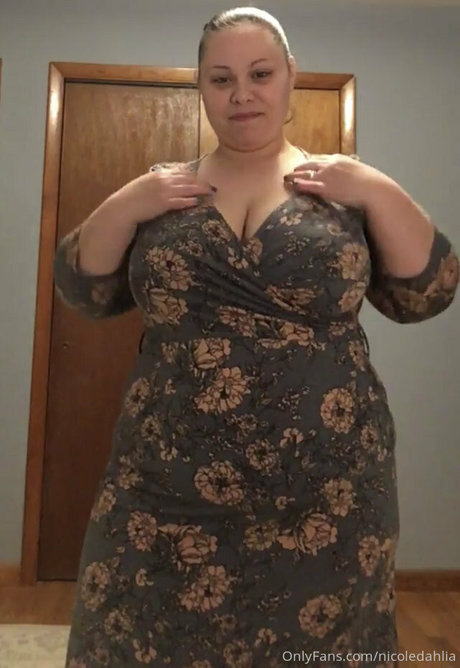 Nicoledahlia étoile érotique galeries