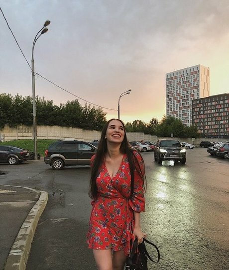 Kamilla Karieva sexe de star du porno img