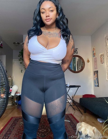 izzysaeko actrice adulte photos