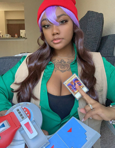 izzysaeko étoile xxx collection