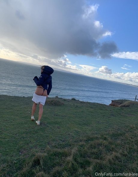 lara lee haut modèle archive