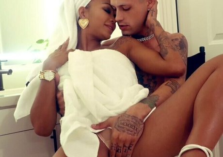 doigté ébène onlyfans assez érotique image