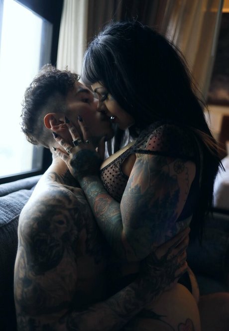 milf aux cheveux noirs onlyfans xxx hd photo