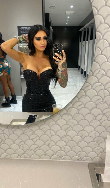 Milan Alexandrea jolie star du porno galerie