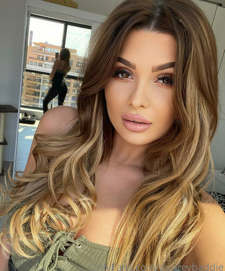 kimchopra jolie star du porno des photos