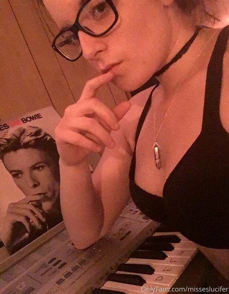 lucigonewild modèle hd des photos