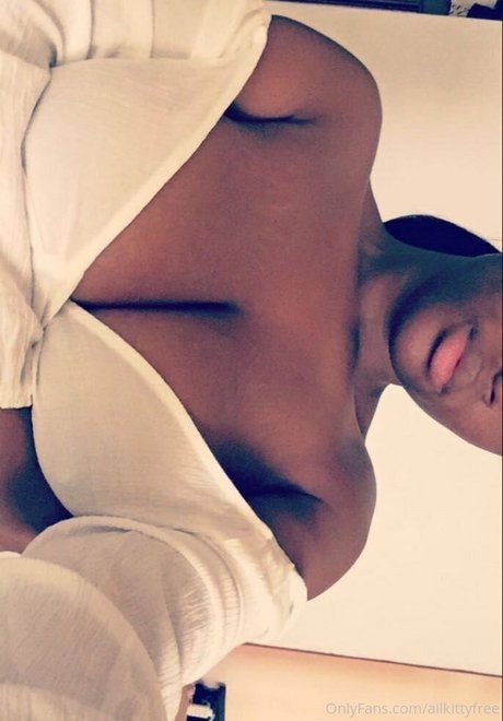 ailkittyfree star pornographique photo